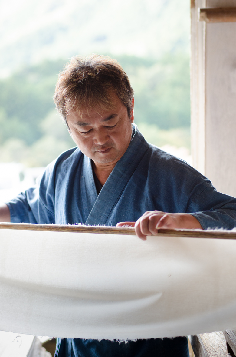  Traditional Crafts of Nara : Making Yoshino Washi Paper By Hand 
